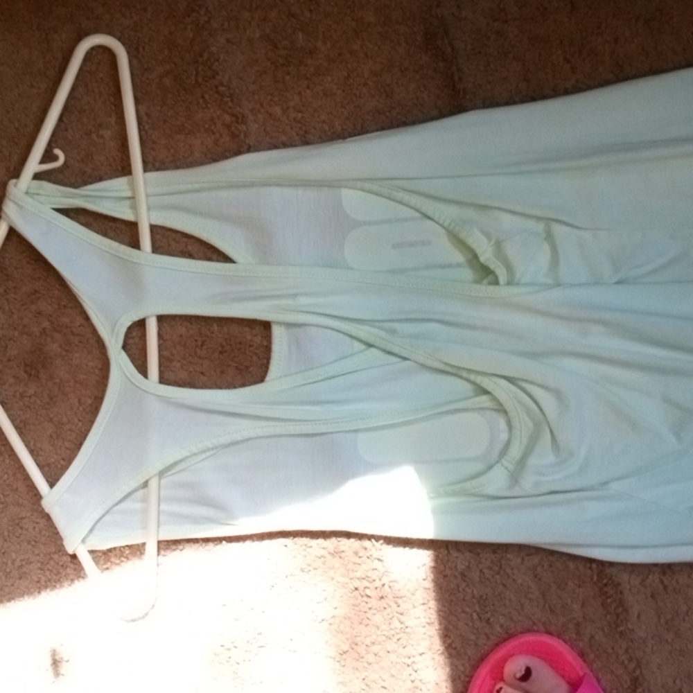 The shirt - Picture 2 of 3